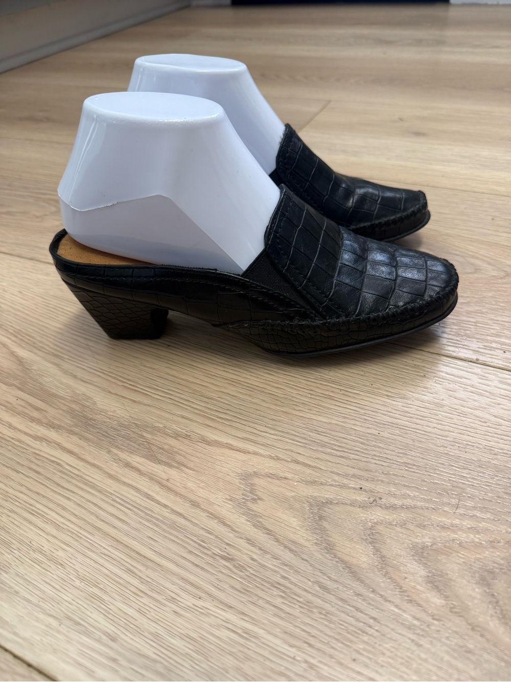 Rialto Black Croc-Embossed Leather Mule Heels - Women's 7.5 Rialto